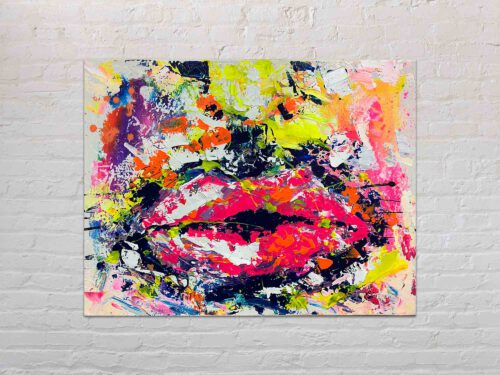 LEINWANDBILD NEON KISS | 50X70 CM - Du siehst ein halb abstraktes Bild eines Mundes und Teile einer Nase. Gestaltet in Neonfarben.