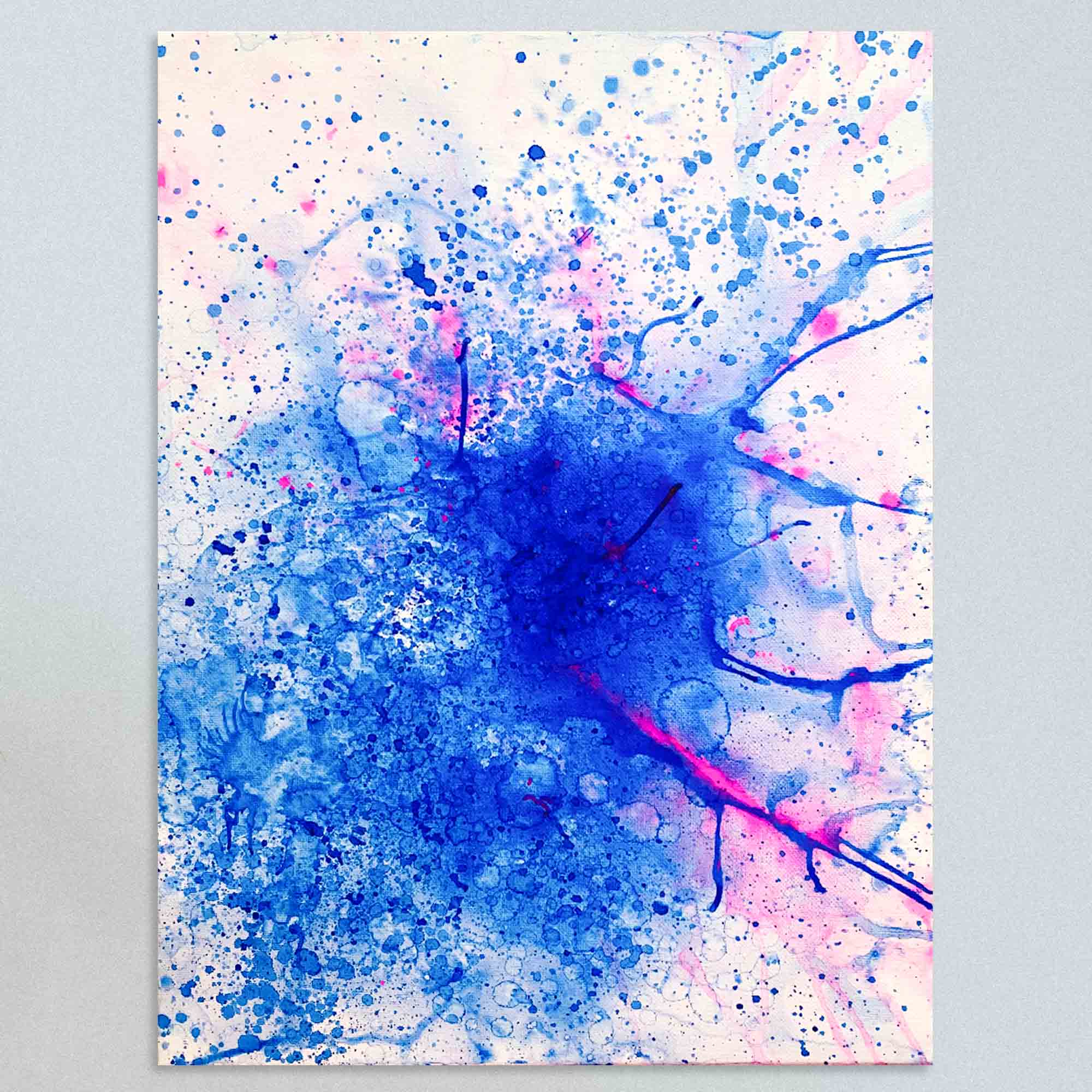 CLEAREST BLUE - Abstraktes Leinwandbild in 30x40 cm von Sophie Friederichs. Gemalt Dezember 2023. Farbwelt: Royalblau und ein Hauch von Neonpink.