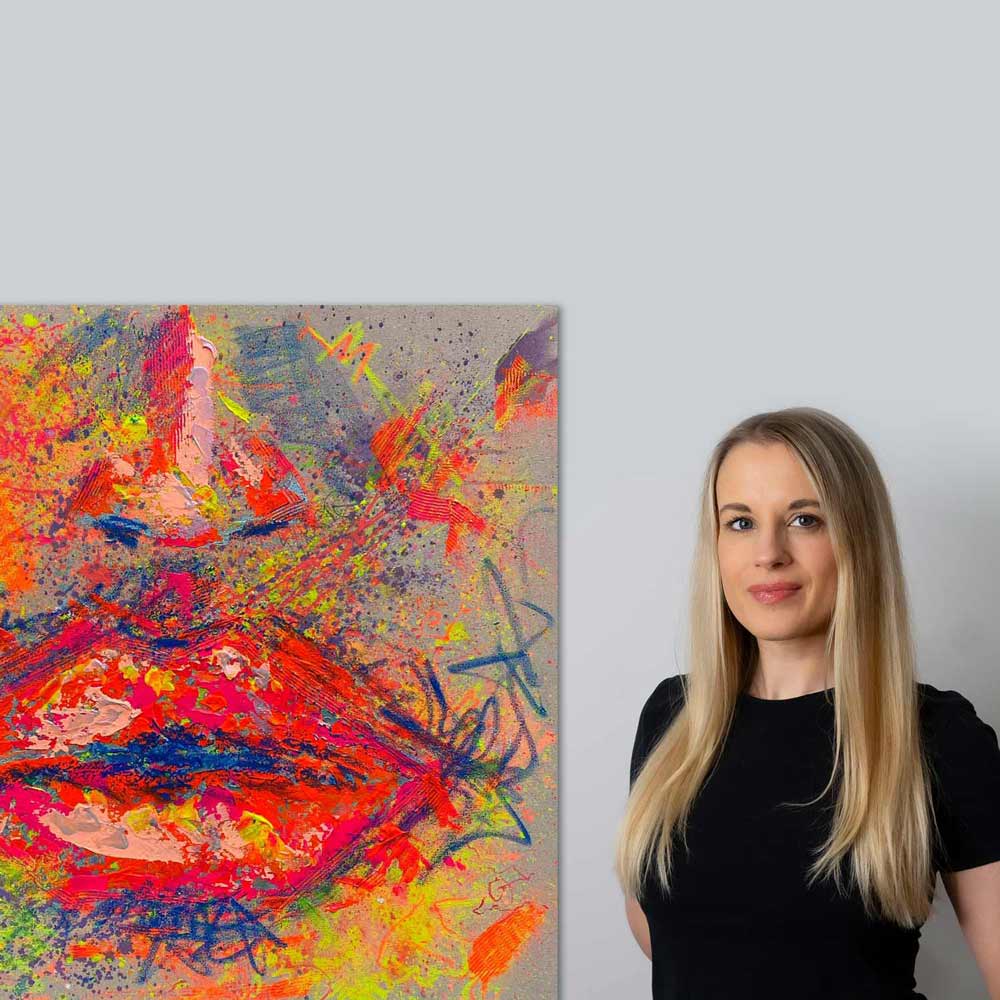 Kunst aus Hamburg! Sophie Friederichs mit dem Bild LIPS in 90x90 cm. Abstrakt gemalt in sehr farbenfroher Stimmung aus Naturfarbenem Malgrund. Gemalt 2024 in Hamburg