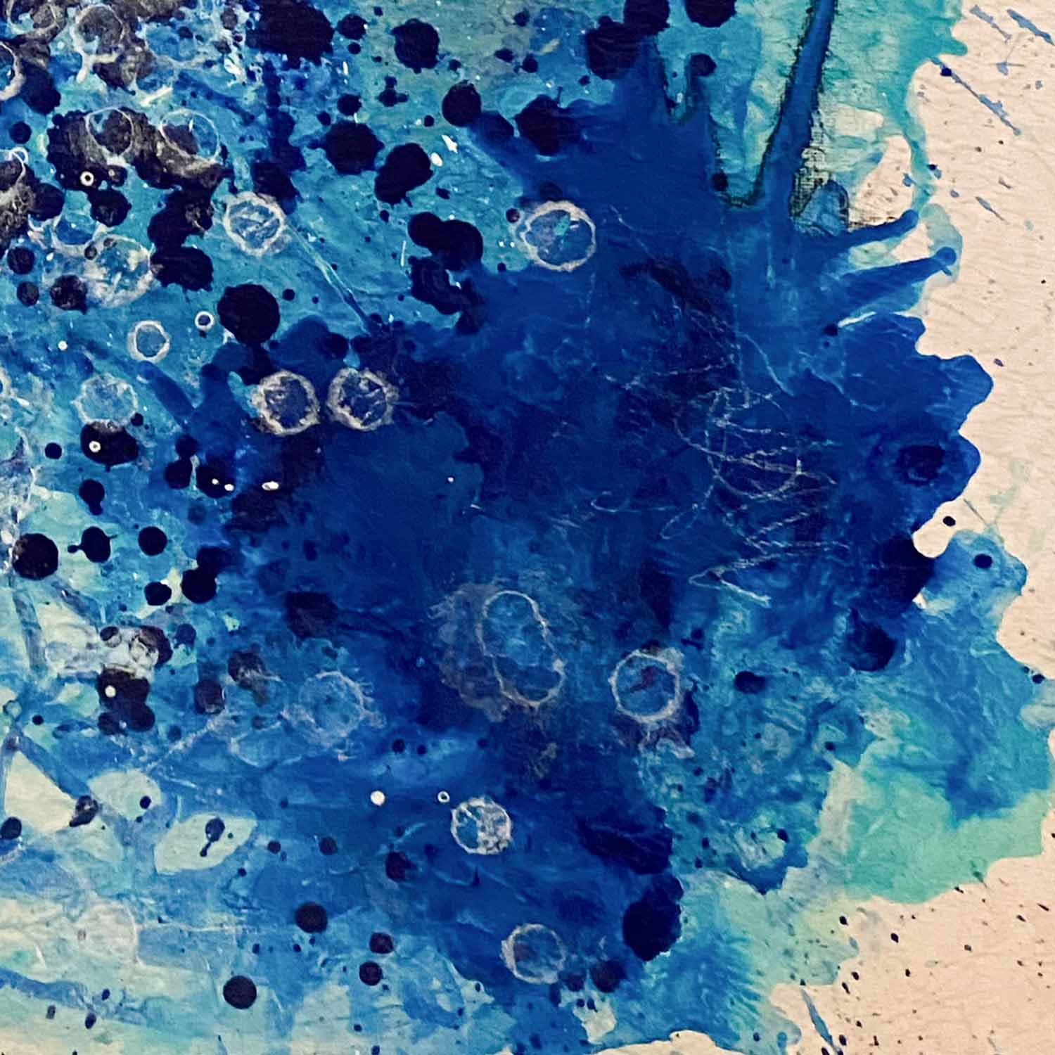 Abstraktes Leinwandbild „Wait For Me“ von Sophie Friederichs im Format 50 x 70 cm. Handgemaltes Originalgemälde mit vielschichtigen Strukturen, modernen Farbakzenten und Mixed-Media-Technik.