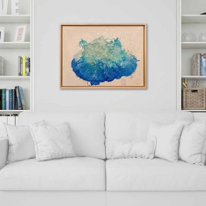 Abstraktes Leinwandgemälde „WASTE A MOMENT“ von Sophie Friederichs mit fließenden Blau- und Türkistönen auf hellem, neutralem Hintergrund in moderner Acryltechnik.