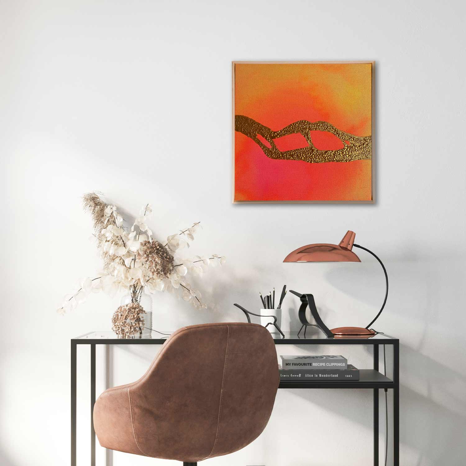 Kleine Wandbilder perfekt in den SKandi Wohnstil integrieren durch passende Rahmen. Hier zu sehen ist das abstrakte Leinwandbild PARIS in 40x40 cm. Es zeigt die Abstraktion der Seine in crackle Goldfarben auf Neon-Orangenem Farbton.