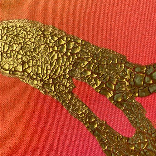 PARIS, ein abstrakt gemaltes Leinwandbild in der Größe 40x40 cm. Neonpink, orange und gelb im Hintergrund. Darauf in Gold mit Crackle Finish eine Abstraktion der Seine.