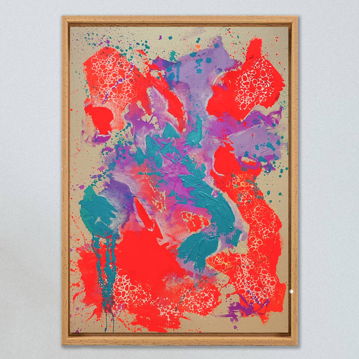 ALASKA - ein abstrakt gemaltes Leinwandbild in den Farben Neon-Orange, lila, türkis auf naturfarbenem Baumwollhintergrund. Künstlerin: Sophie Friederichs. Hamburg 2025