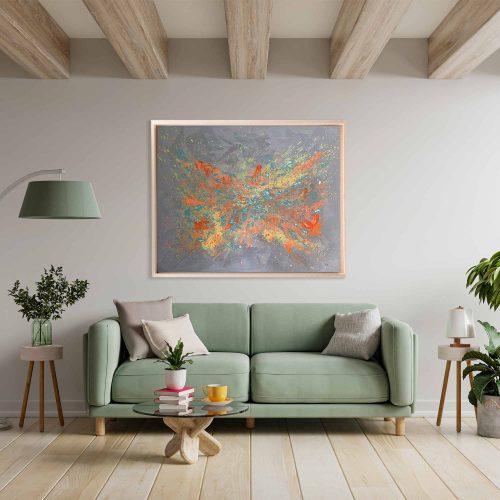 Das perfekte Wandbild für ein Wohnzimmer im Skandi-Wohnstil. Beige Wandfarbe, lindgrünes Sofa und ein großes, graues Bild an der Wand mit starken gelben und orangenen Akzenten.
