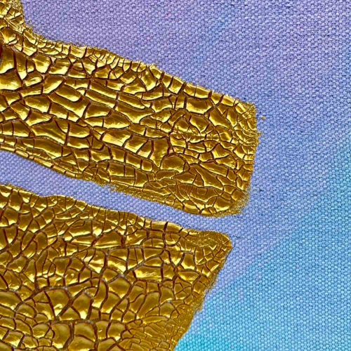 DARLING HARBOUR - ein abstrakt gemaltes Leinwandbild von Sophie Friederichs. In gold mit Crackle Finish sieht man das Hafengebiet des Darling Harbour in Sydney. Der Hintergrund ist türkis und lila.