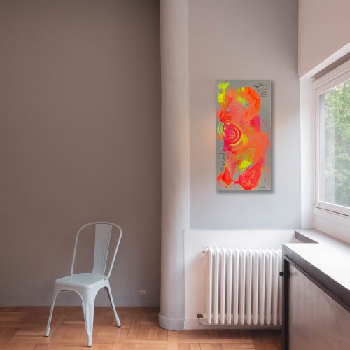 ESCAPE - ein abstrakt gemaltes Leinwandbild von Sophie Friederichs. Das bild ist länglich hochkant zu betrachten und die Farbwelt ist leuchtend orange, pink und gelb auf naturfarbenem Malgrund.