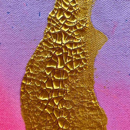 NEW YORK - ein abstrakt gemaltes Leinwandbild in Leuchtend lila, pink und orange sowie Gold Applikationen in einem Crackle Finish. Das Bild zeigt den Hudson River und den East River in Gold auf einem leuchtenden Hintergrund. Künstlerin: Sophie Friederichs, 2025