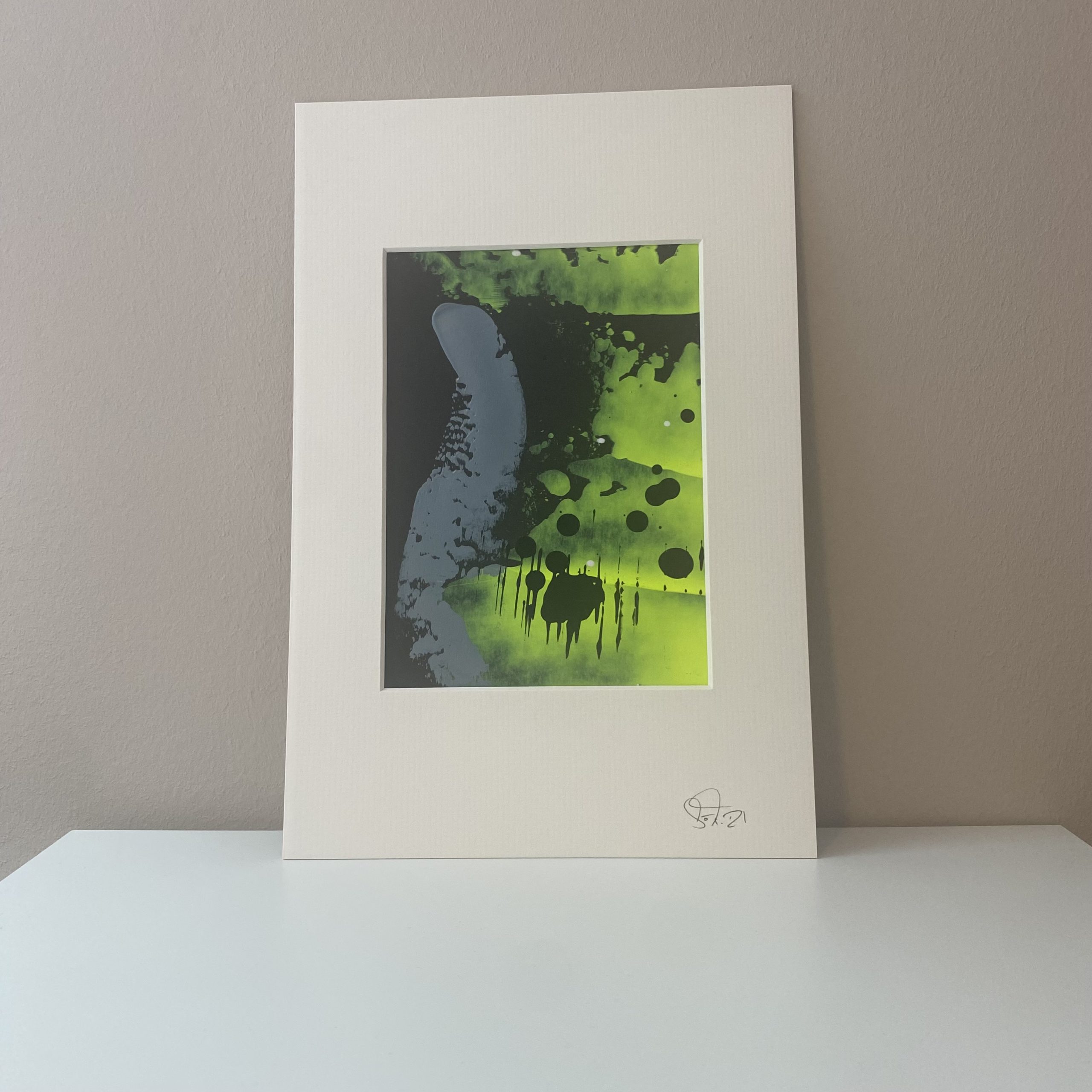 MELBOURNE - eine abstrakt gemalte Mini Painting Serie von Sophie Friederichs in Neongelb, Orange auf schwarz.