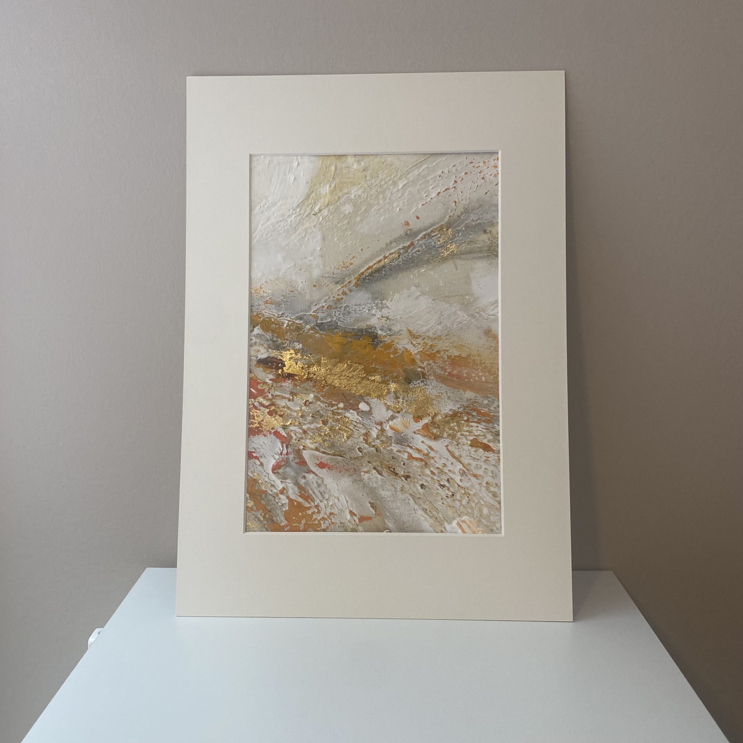 GOLDEN MEMORIES - eine abstrakt gemalte Mini Painting Serie von Sophie Friederichs. Farbwelt in Gold, Rot und Orange