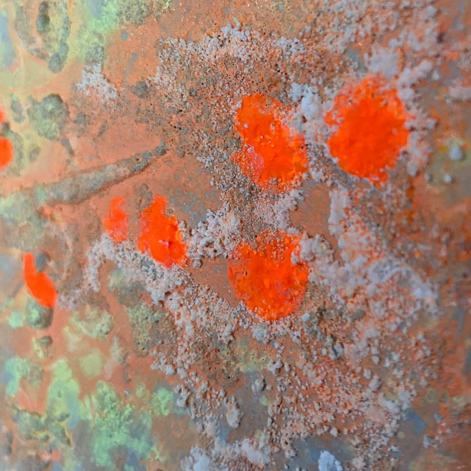 Abstraktes Wandbild THE REEF von Sophie Friederichs. Farbwelt: grau, orange, mintgrün, gelb.