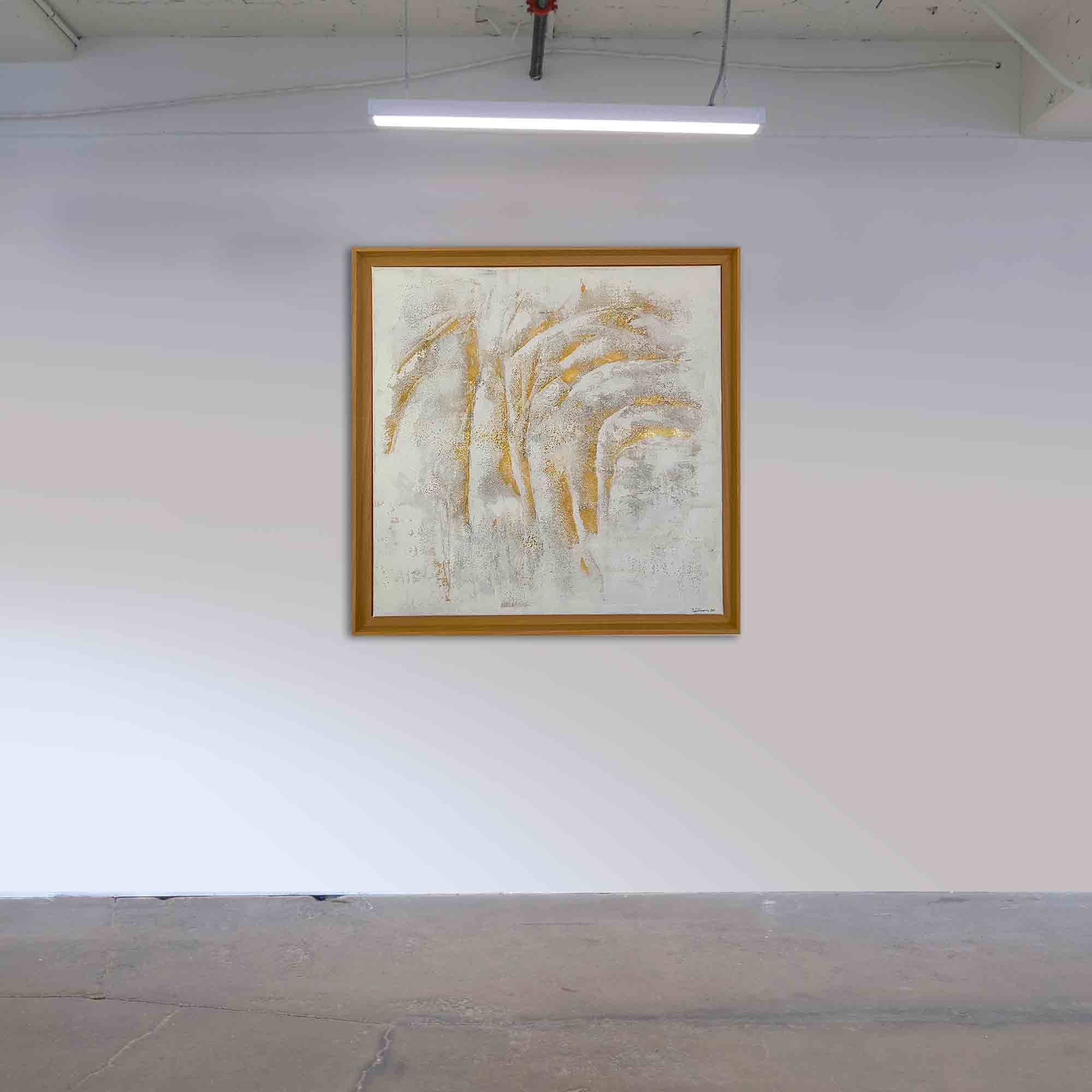 Gerahmtes abstraktes Gemälde „CLOUD 1“ von Sophie Friederichs im Format 70 × 70 cm mit Weiß-, Grau- und Goldtönen, strukturierter Oberfläche und modernem Schattenfugenrahmen aus Holz.
