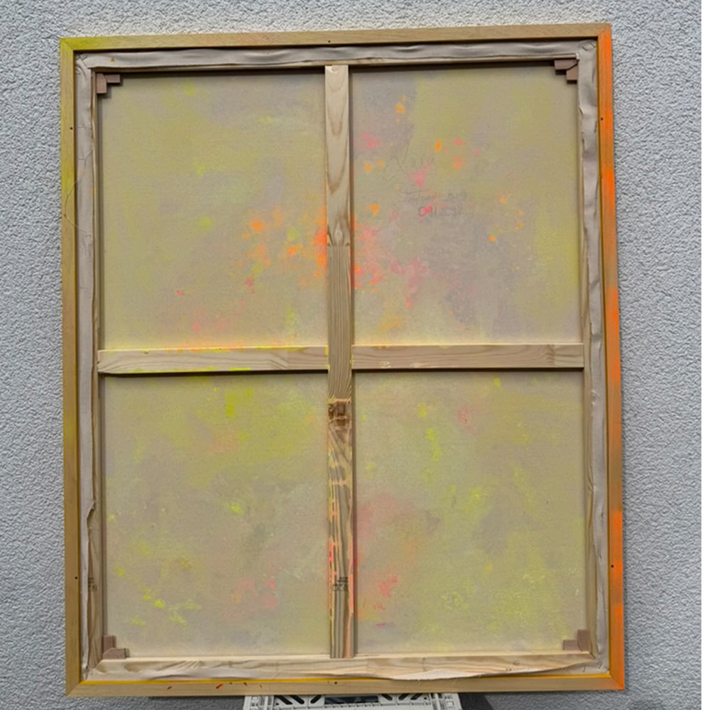 Abstraktes Acrylgemälde „LULU“ auf Naturleinwand, 120 × 100 cm, mit leuchtenden Farbflächen in Pink, Koralle, Orange, Limettengrün und Blau, eingefasst in einen schmalen gelben Holzrahmen.